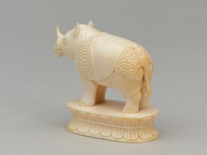 सफेद बिशप, शतरंज का टुकड़ा, भारत, 1820 लगभग द्वारा अलेक्जेंड्रे जोस्किन