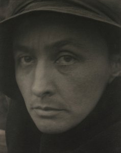 जॉर्जिया ओ'कीफ़े, 1922। द्वारा अल्फ्रेड स्टिग्लिट्ज़