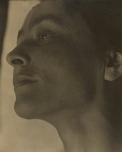 जॉर्जिया ओ'कीफ़े, 1922। द्वारा अल्फ्रेड स्टिग्लिट्ज़