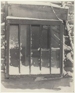 विंडो: वुड, ग्लास, स्नो, 1923। द्वारा अल्फ्रेड स्टिग्लिट्ज़