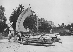 माउंट लाविनिया सी शोर में आउटरीगर फिशिंग कैनो, c1890, 1910