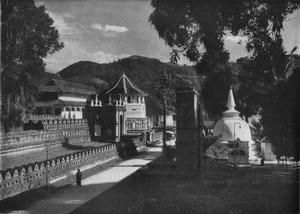 द टेंपल ऑफ द होली टूथ और डागोबा, कैंडी, सीलोन, c1890, 1910