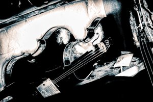 टूटी डोरी, 2018 (हाथ से पुनः चित्रित तस्वीर)