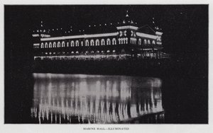 समुद्री हॉल, प्रबुद्ध (बी/डब्ल्यू फोटो) द्वारा अमेरिकी फ़ोटोग्राफ़र (बाद में)