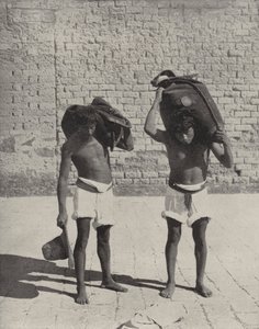 गुआनाजुआतो में जल वाहक (बी / डब्ल्यू फोटो) द्वारा अमेरिकी फ़ोटोग्राफ़र (बाद में)
