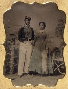 फायरमैन और दुल्हन, c.1860 (क्वार्टर-प्लेट टिनटाइप, गिल्ट हाइलाइट्स के साथ हाथ से रंगे हुए, लेथ) द्वारा अमेरिकी फोटोग्राफर