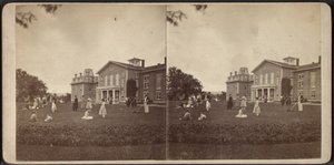हवेली और लॉन के सामने, Oneida समुदाय, न्यूयॉर्क राज्य, c.1870 द्वारा अमेरिकी फोटोग्राफर