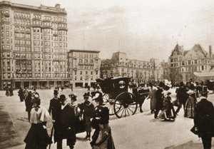 1896 में प्लाजा होटल, न्यूयॉर्क सिटी के सामने द्वारा अमेरिकी फोटोग्राफर
