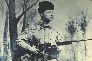 शिकार की पोशाक में थिओडोर रूजवेल्ट, c.1885 (बी / डब्ल्यू फोटो) द्वारा अमेरिकी फोटोग्राफर
