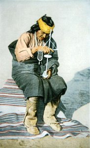 प्यूब्लो मैन ड्रिलिंग फ़िरोज़ा, c.1905 (रंग लिथो) द्वारा अमेरिकी स्कूल