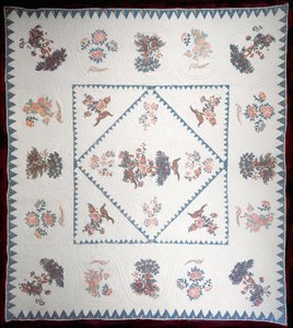 ब्रोडेरी पोज़ में रजाई, c.1800 (लागू, रजाई जमीन पर मुद्रित कपास) द्वारा अमेरिकी स्कूल