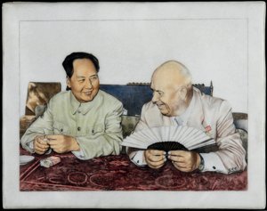 निकिता ख्रुश्चेव (1894-1971) और माओ ज़ेडॉन्ग (त्से-तौंग, त्से तोंग) (1893-1976) - निकिता ख्रुश्चेव और माओ ज़ेडॉन्ग - बेनामी। चीनी मिट्टी के बरतन, ओवरग्लेज़ सजावट, 1960 के दशक की शुरुआत में। निजि संग्रह द्वारा अनाम अनाम