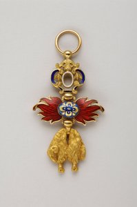 गोल्डन फ्लीस का आदेश: स्पैनिश गोल्डन फ्लीस - अल्फोंसो (अल्फोन्सो) XIII ऑफ बॉर्बन (1886-1941), स्पेन के राजा (1886-1931) से संबंधित प्रतीक चिन्ह का लघु - 19 वीं शताब्दी का अंत - सोना और इमल्स - एच 4.3 सेमी ; डब्ल्यू 2.4 सेमी; वजन: 8 ग्राम - निजी संग्रह द्वारा अनाम अनाम