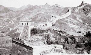 चीन की महान दीवार का दृश्य २०वीं सदी की शुरुआत की तस्वीर - निजी संग्रह द्वारा अनाम अनाम