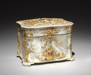 गोल्ड और मदर-ऑफ-पर्ल बॉक्स, c.1765 द्वारा ऑस्ट्रियाई स्कूल