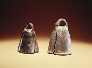 बाबुल, इराक से घोड़े की घंटियाँ, c.700 ईसा पूर्व (कांस्य)