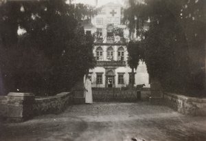 फ्रूली-वेनेज़िया गिउलिया में प्रथम विश्व युद्ध का एल्बम: विला ब्रेज़ो, सोलेशियानो मंज़ानो में युद्ध के अस्पताल के १७ का घर, चर्च टॉवर से ली गई तस्वीर, ०५/१९१६ (बी/डब्ल्यू फोटो) द्वारा बोरबॉन डेल मोंटे