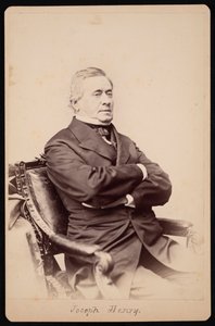 जोसेफ़ हेनरी का चित्र 1797-1878, 1868 और 1878 के बीच। द्वारा ब्रैडी की राष्ट्रीय फोटोग्राफिक पोर्ट्रेट गैलरी