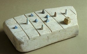 गेम बोर्ड के टुकड़े के साथ खेल, बताओ Beit Mirsim, जॉर्डन से, c.1200 ईसा पूर्व (चूना पत्थर)