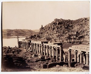 मिस्र में आइसिस के मंदिर के खंडहर - 19वीं सदी के अंत में जांगली भाइयों की तस्वीर