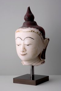 एक बुद्ध, सोम शैली (अलबास्टर) के प्रमुख
