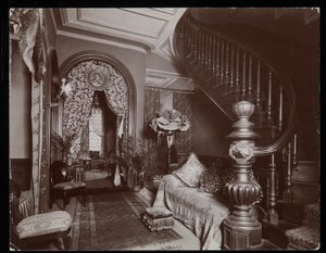 11 पश्चिम 45 वें स्ट्रीट, न्यूयॉर्क, 1896-98 (सिल्वर लेटिनिन) में ब्लाकेली हॉल निवास में एक अलंकृत बैठक कक्ष द्वारा बायरन कंपनी