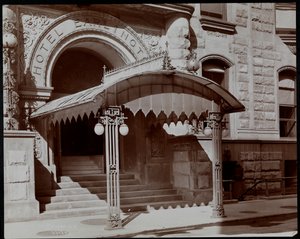 होटल अर्लिंग्टन का प्रवेश, 55 वेस्ट 27 स्ट्रीट, न्यूयॉर्क, 1906 (सिल्वर जिलेटिन प्रिंट) द्वारा बायरन कंपनी