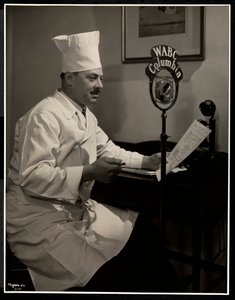 होटल कमोडोर, 1930 में माइक्रोफोन में शेफ मौरिस हर्वियक्स का चित्र (सिल्वर जिलेटिन प्रिंट)