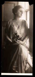 जोबिना हावलैंड का पोर्ट्रेट, 1908-9 (सिल्वर जिलेटिन प्रिंट) द्वारा बायरन कंपनी