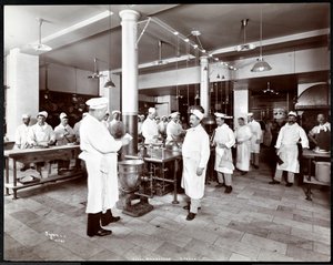 होटल मैनहट्टन में रसोई, 1902 (सिल्वर जिलेटिन प्रिंट)