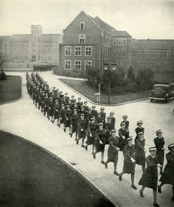मार्च को कैडेट, c1943। द्वारा सेसिल बीटन