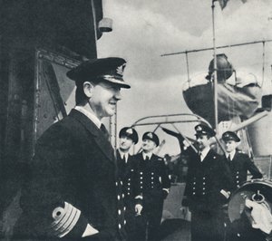 कैप्टन, 1941 द्वारा सेसिल बीटन