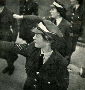 कॉर्पोरल और कैडेट, c1943। द्वारा सेसिल बीटन