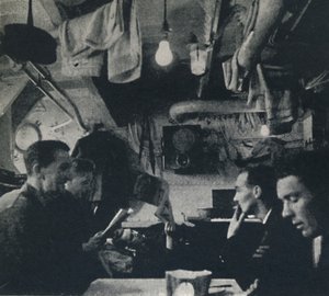 मेस डेक पर अंतरिक्ष का कार्यात्मक उपयोग, 1941 द्वारा सेसिल बीटन