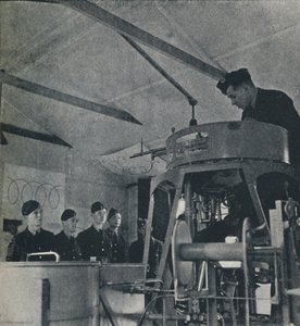 एयर गनर के लिए निर्देश, 1941 द्वारा सेसिल बीटन