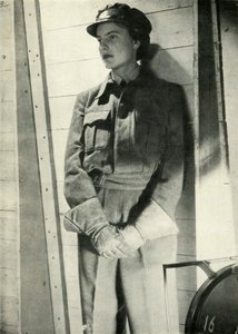 एमटी चालक, c1943। द्वारा सेसिल बीटन