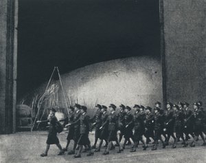 मार्च पास्ट, 1941 द्वारा सेसिल बीटन
