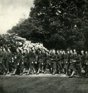 ऑफ ड्यूटी, c1943। द्वारा सेसिल बीटन