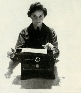 सिग्नल ड्यूटी पर, c1943। द्वारा सेसिल बीटन