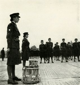 परेड पर WAAF बैंड, c1943। द्वारा सेसिल बीटन