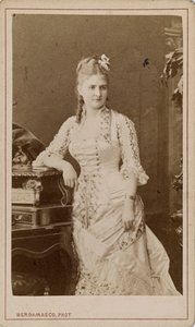 ओपेरा गायक कैरोलिन सल्ला कैरोलिन लुईस डी सेप्टावॉक्स का पोर्ट्रेट, c. 1880. द्वारा चार्ल्स बर्गमास्को