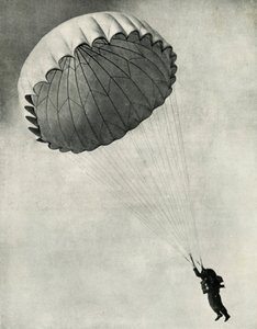 द्वितीय विश्व युद्ध, 1941 के दौरान एक पैराशूट का उपयोग करते हुए एयरमैन।