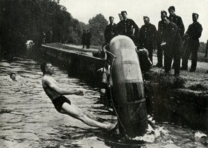 आरएएफ कर्मी, 1941 का उपयोग करना सीख रहे हैं।