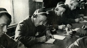 दूरसंचार में प्रशिक्षण, 1941। द्वारा चार्ल्स ब्राउन