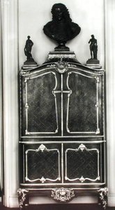 ऑरलियन्स के लुइस (1703-52) की लकड़ी के साथ कैबिनेट (लकड़ी) द्वारा Charles Cressent