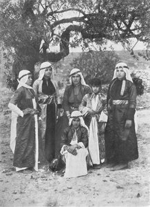 ग्रुप ऑफ़ ड्रूस लेडीज़, c1913 द्वारा चार्ल्स जेएस माकिन