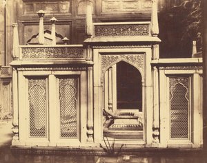 एक अज्ञात मकबरे में प्रवेश