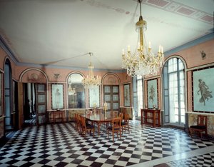 मालमाइसन के महल के भोजन कक्ष का दृश्य, सम्राट नेपोलियन I (1769-1821) का निवास, चार्ल्स पर्सिएर (1764-1838) और पियरे फ्रेंकोइस लियोनार्ड फॉनटेन (1762-1853) द्वारा डेकोरी 1800 रुइल माल्मिसन, म्यूसी डू चेटो द्वारा चार्ल्स और फॉनटेन पियरे पर्सिएर