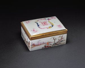 एक मोनोग्राम बनवाना स्नफ़ बॉक्स, कियानलॉन्ग अवधि (1736-95) c.1750 (चीनी मिट्टी के बरतन)