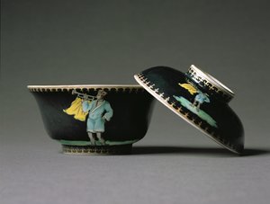 एक चीनी मिट्टी और कवर, कियानलॉन्ग पीरियड (1736-95) c.1740 (चीनी मिट्टी के बरतन) (यह भी देखें 31455)